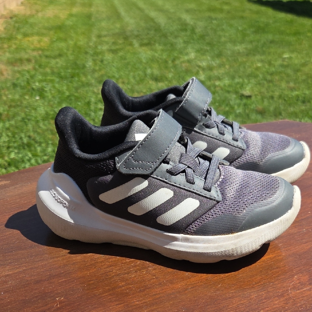 Adidas CloudFoam Kids Size 12